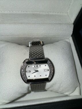 Baume & Mercier Women's Silver Mesh Bracelet Diamond Accent Watch